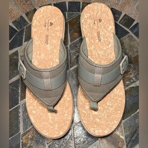 NWOT Clarks Step Cali Sail Olive Wedge Sandals Size 10